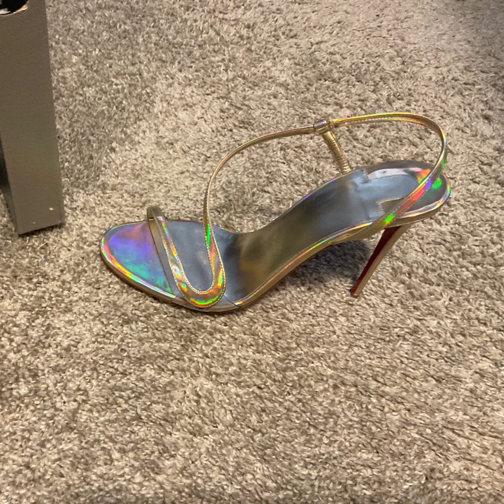 Gold Christian Louboutin heels - Picture 4 of 4